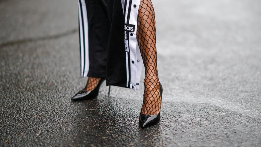 Netzstrumpfhose kombinieren: 5 Styling-Ideen, mit denen das Fishnet-Teil zum edlen Hingucker wird Netzstrumpfhose und Pumps