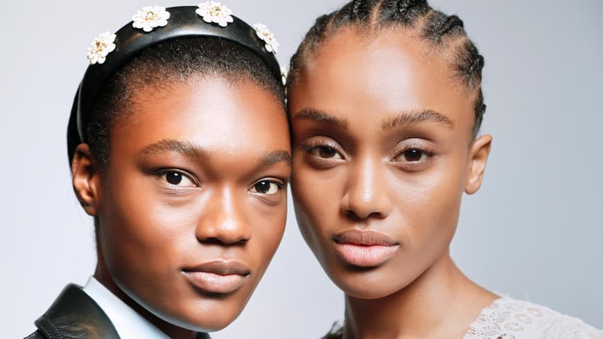 zwei Models beim Fotoshooting zwei Models beim Fotoshooting