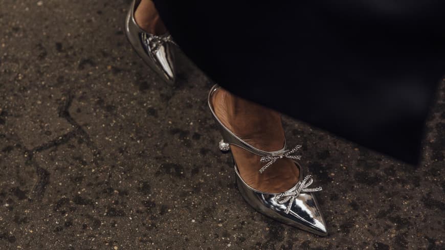 Schuh-Trends: Diese Modelle sind im Herbst und Winter 2025/2026 angesagt Silberfarbene Mules