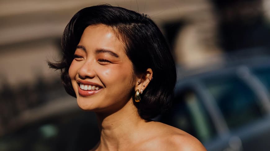 Frau mit Doll Bob Frau mit Doll Bob