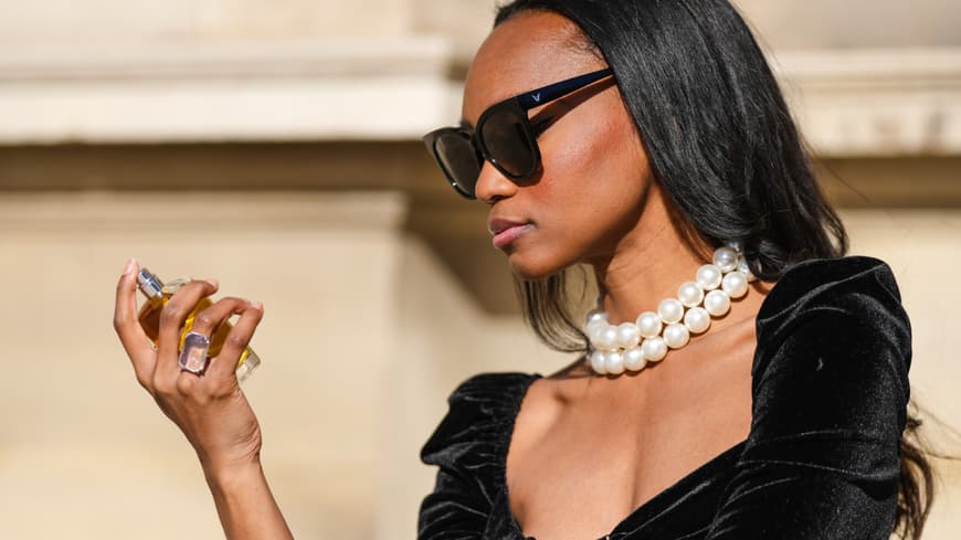 Frau mit Parfum Frau mit Parfum