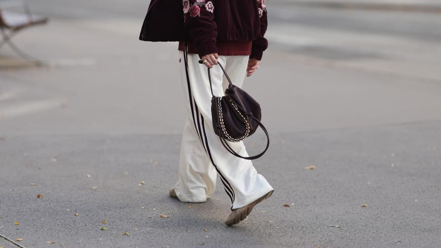 Der cremeweiße Sneaker von Adidas ist 2026 der Liebling stylischer Frauen Der cremeweiße Sneaker von Adidas ist 2026 der Liebling stylischer Frauen