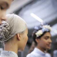 Graue Haare mit 20 Graue Haare geflochten