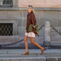 3 Farben für den Herbst, die dein Outfit teurer aussehen lassen, als es ist Frau streetstyle