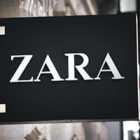 Tenniscore von Zara Zara Schild