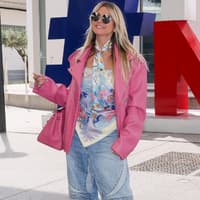Heidi Klum Outfits: Die schönsten Looks und Styling-Geheimnisse des Models Heidi Klum in pinkfarbenem Outfit