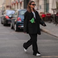 Schwarzer Blazer kombinieren Milena Karl in einem schwarzen Blazer