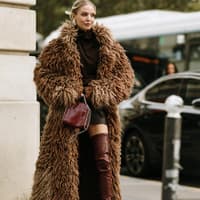 Fashion-Profis machen Fake Fur Mäntel jetzt zu dem Mode-Trend im Winter Leonie Hanne in Fake Fur Mantel