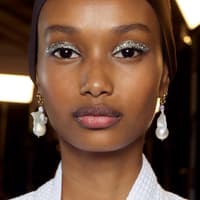 Lidschatten in Silber-Glitzer Lidschatten in Silber-Glitzer