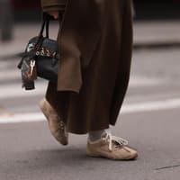 Statt sportlich: Diese eleganten Sneaker tragen wir sogar im Büro Elegante Sneaker
