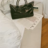 Aufstehen. Anziehen. Esther. Aufstehen. Anziehen. Esther.