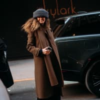 Mantel in Mocha Mousse Streetstyle Mantel in Mocha Mousse Streetstyle