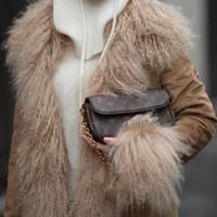 Kein Mantel liegt im Winter 2025/2026 so im Trend wie dieser Kein Mantel liegt im Winter 2025/2026 so im Trend wie dieser