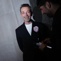 Versace ernennt Pieter Mulier zum neuen Chefdesigner Versace ernennt Pieter Mulier zum neuen Chefdesigner