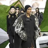 Louis Vuitton bei der Paris Fashion Week: Diese 3 Accessoire-Trends mischen unsere Outfits auf Louis Vuitton bei der Paris Fashion Week: Diese 3 Accessoire-Trends mischen unsere Outfits auf