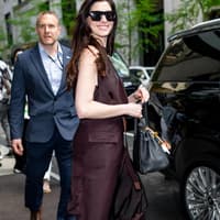 Anne Hathaway trägt den coolsten Adidas-Sneaker 2026 – und wir brauchen ihn sofort Anne Hathaway trägt den coolsten Adidas-Sneaker 2026 – und wir brauchen ihn sofort