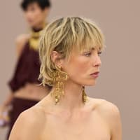 Diese blonde Kurzhaarfrisur liegt im Frühling 2026 besonders im Trend Diese blonde Kurzhaarfrisur liegt im Frühling 2026 besonders im Trend