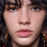 Die besten Fake Freckles gelingen mit dem 3-Euro-Drogerieprodukt – in unter 10 Sekunden Die besten Fake Freckles gelingen mit dem 3-Euro-Drogerieprodukt – in unter 10 Sekunden