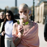 Parfum-Trends 2026: Diesen Duft mit Rose tragen wir im Frühling rauf und runter Parfum-Trends 2026: Diesen Duft mit Rose tragen wir im Frühling rauf und runter