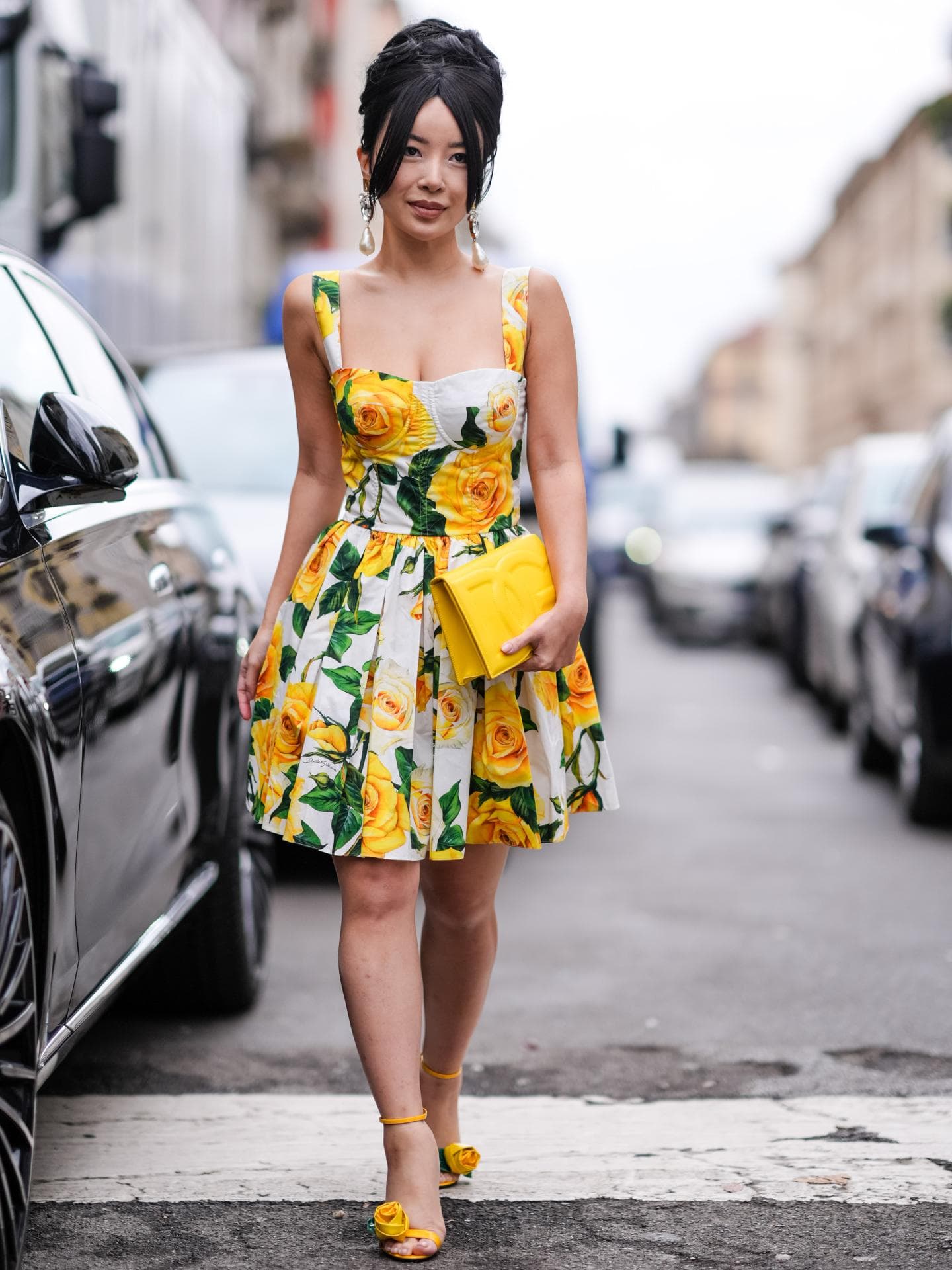 Kleid mit gelbem und grünem Blumenprint Kleid mit gelbem und grünem Blumenprint