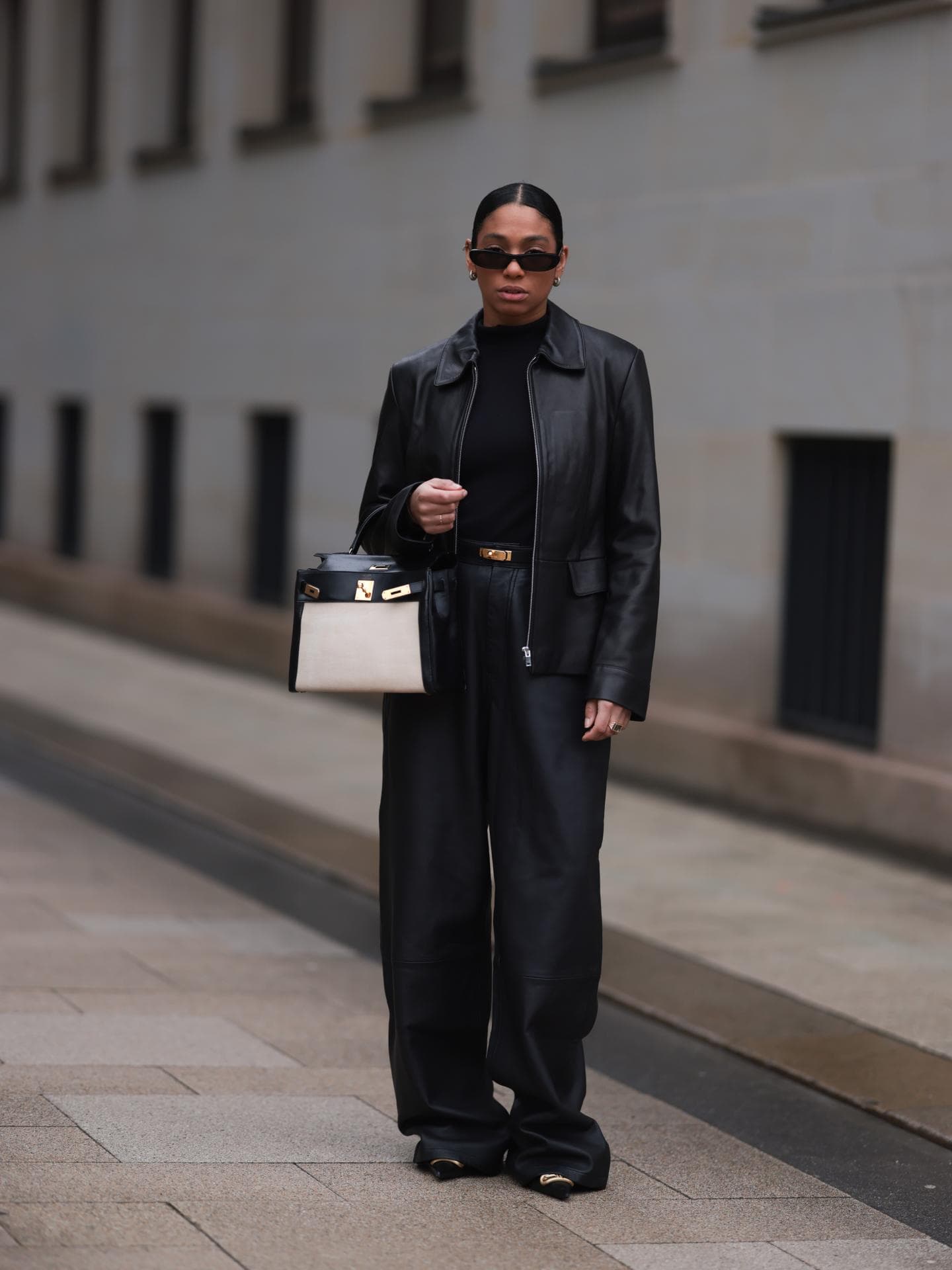 Strickpullover Trends 2024 Strick mit Leder