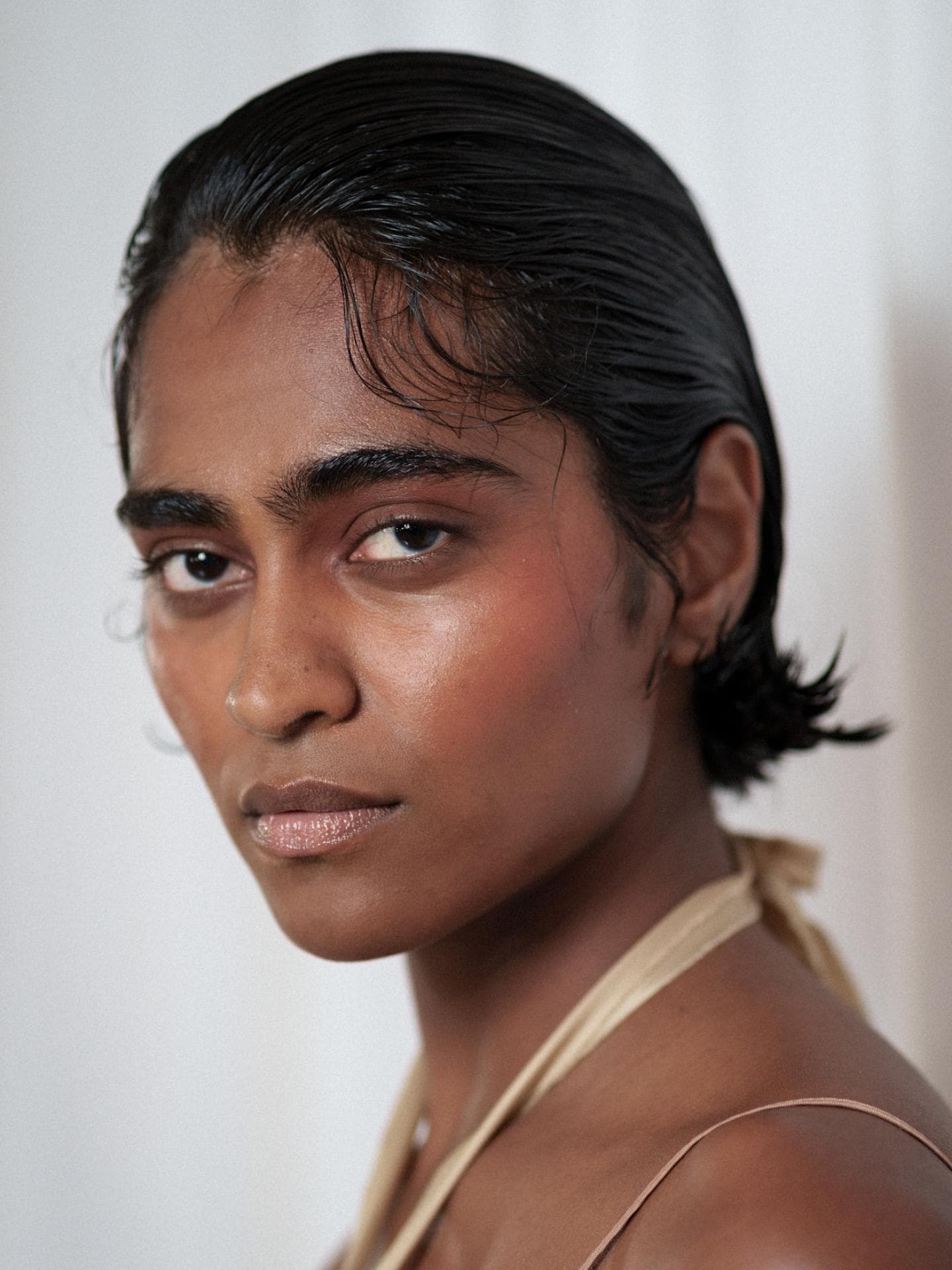 Paris Fashion Frisuren-Trend Sleek Hair Model Sleek Hair bei Dries van Noten