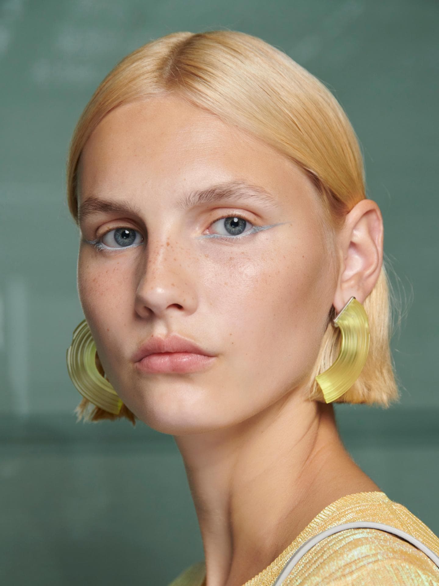 Blonde Kurzhaarfrisuren Blunt Bob blond