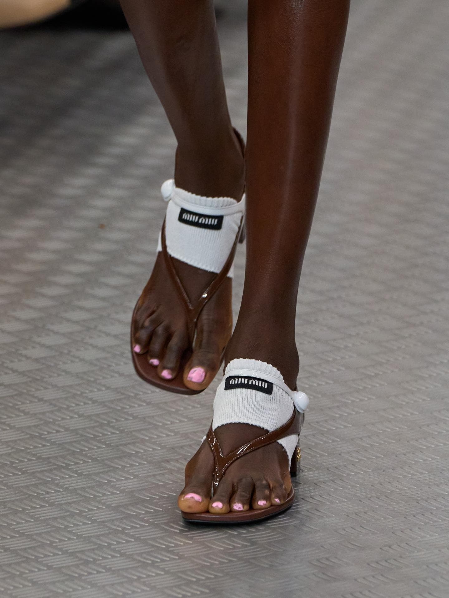 Sandalen-Trends 2025: Die schönsten Modelle Braune Sandalen