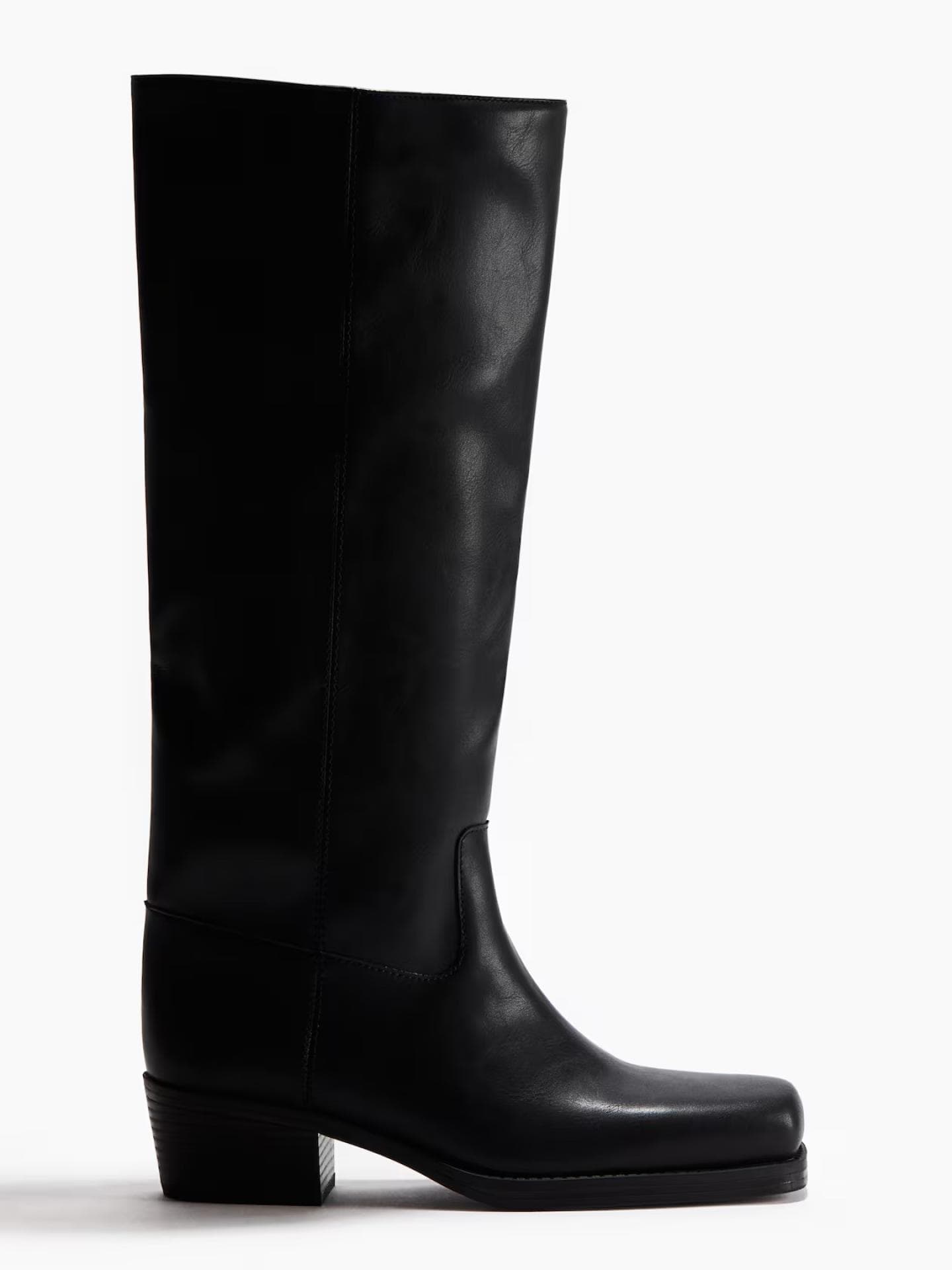 Stiefel-Trends 2025: 3 Biker Boots, die im Herbst jeden Look edgy machen Biker Boots
