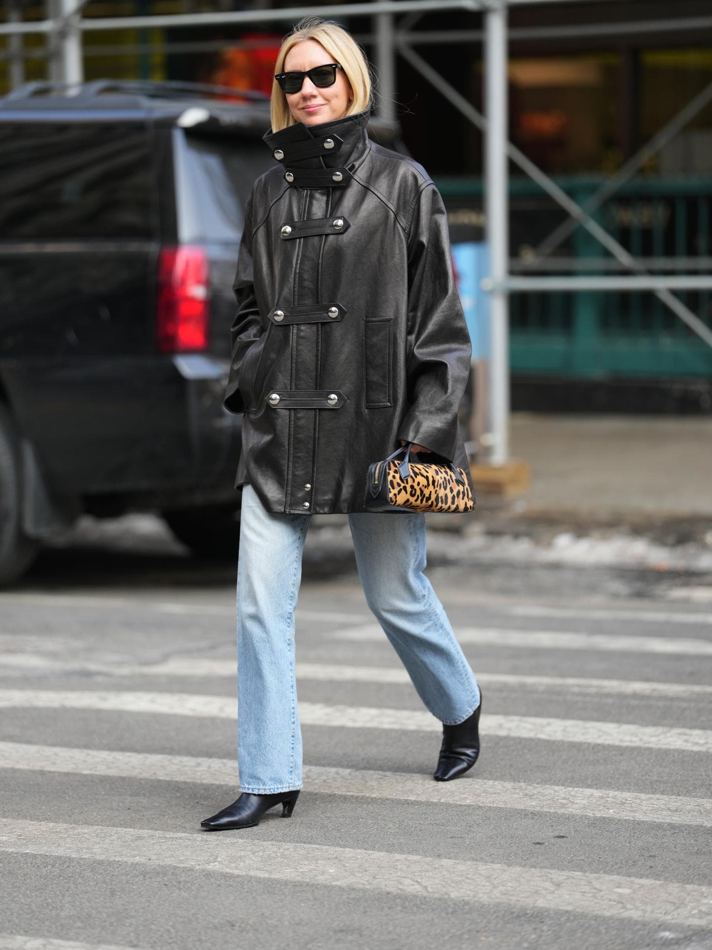 Straight Leg Jeans kombinieren: So funktioniert es Straight Leg Jeans kombinieren: So funktioniert es