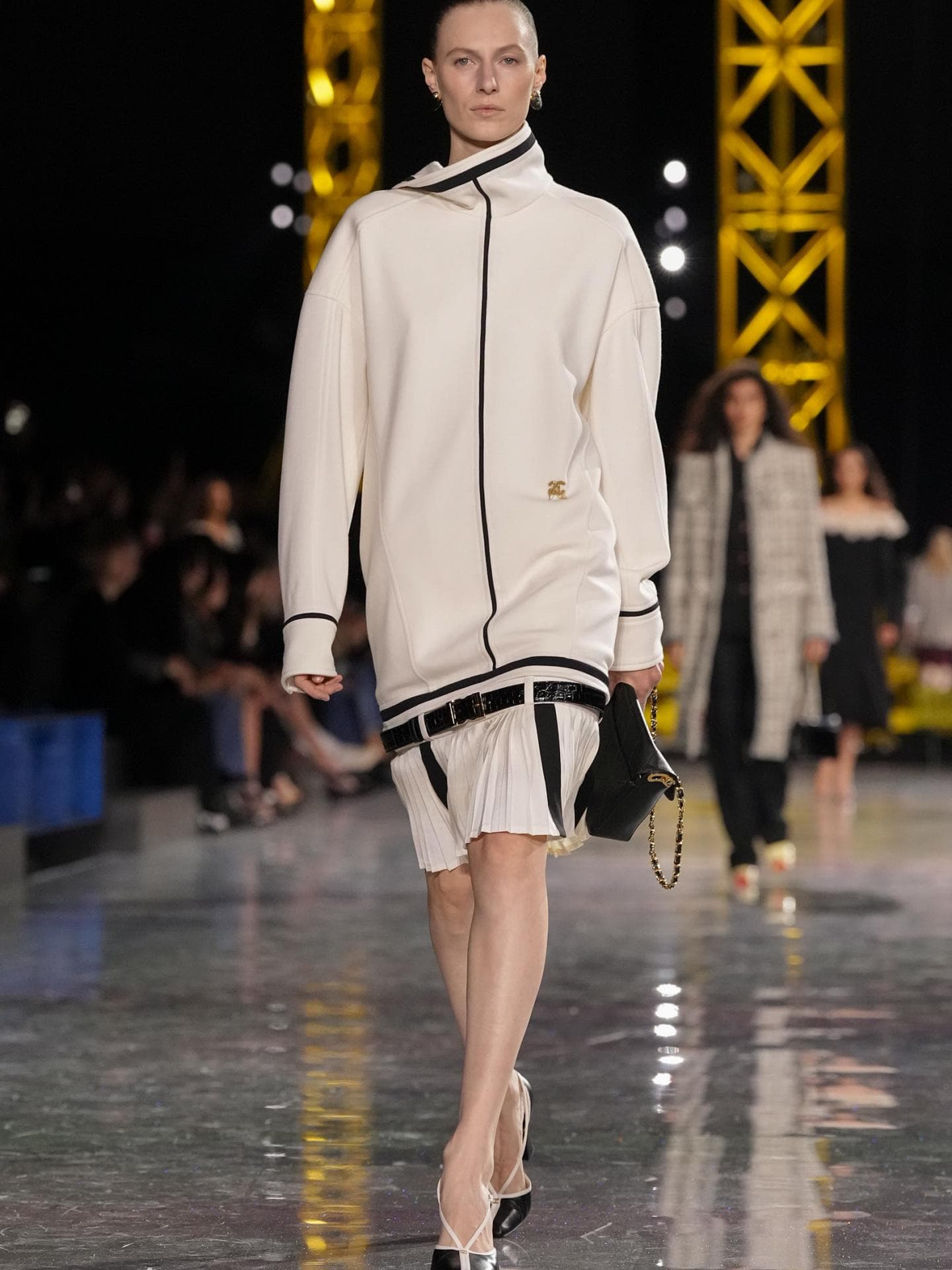 Chanel bei der Paris Fashion Week: 3 Trends, die uns die neue Saison herbeisehnen lassen Chanel bei der Paris Fashion Week: 3 Trends, die uns die neue Saison herbeisehnen lassen