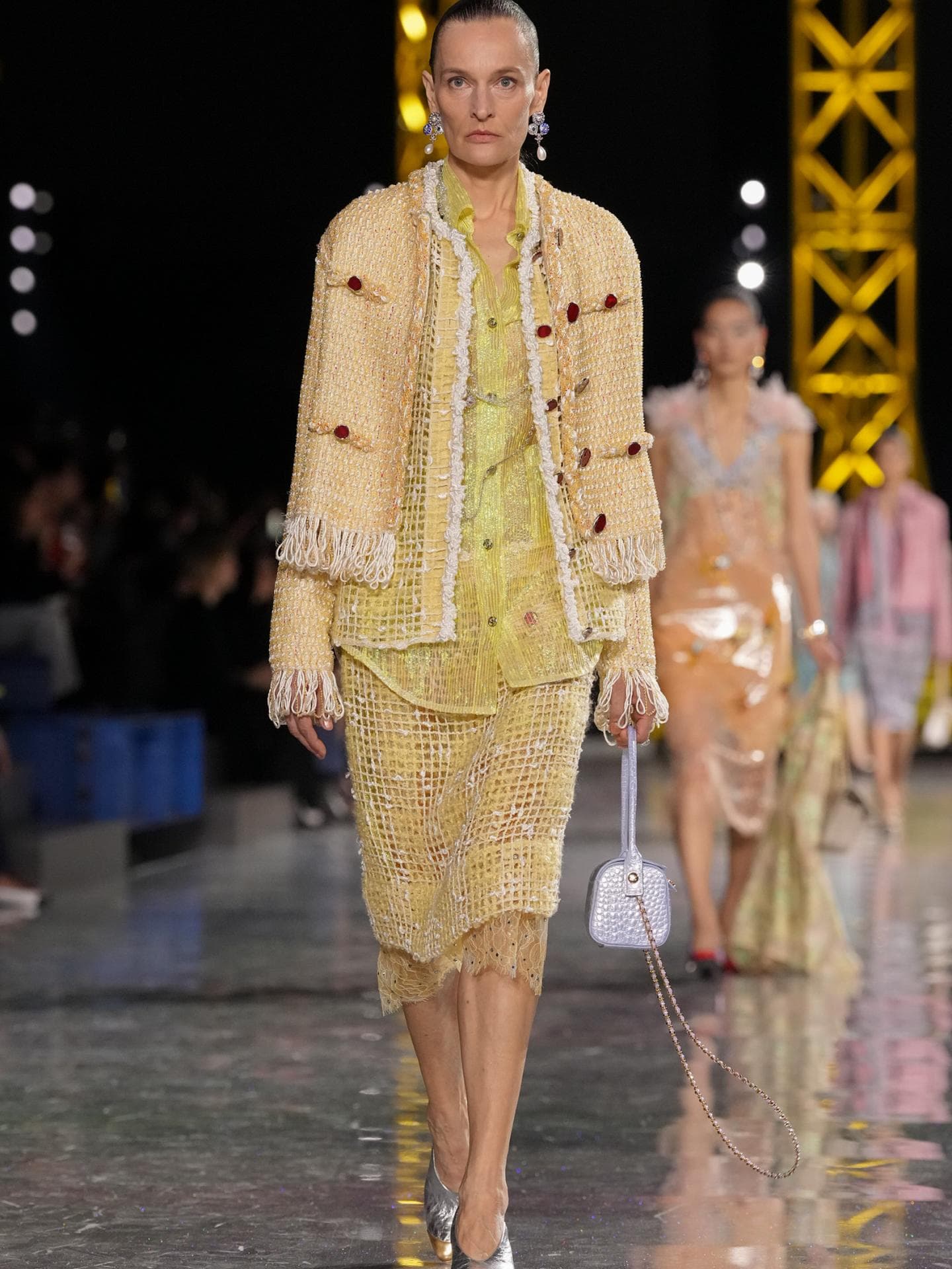 Chanel bei der Paris Fashion Week: 3 Trends, die uns die neue Saison herbeisehnen lassen Chanel bei der Paris Fashion Week: 3 Trends, die uns die neue Saison herbeisehnen lassen