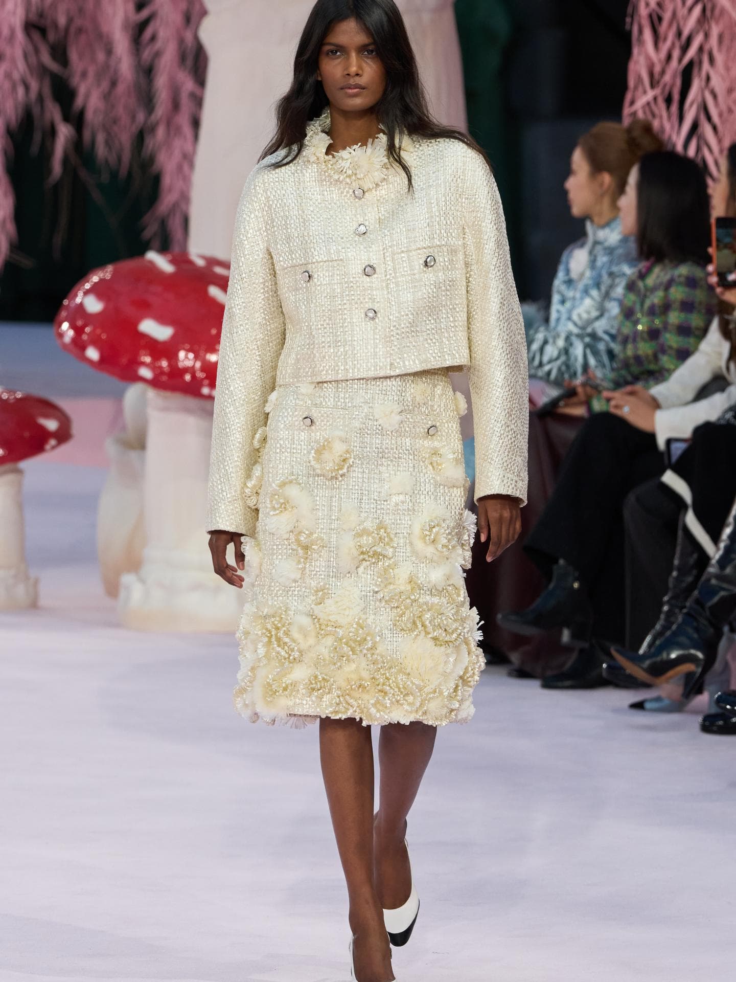 Alexandra Leclercs im schönsten Kleider-Trend im Frühling Chanel Frühjahr/Sommer 2026