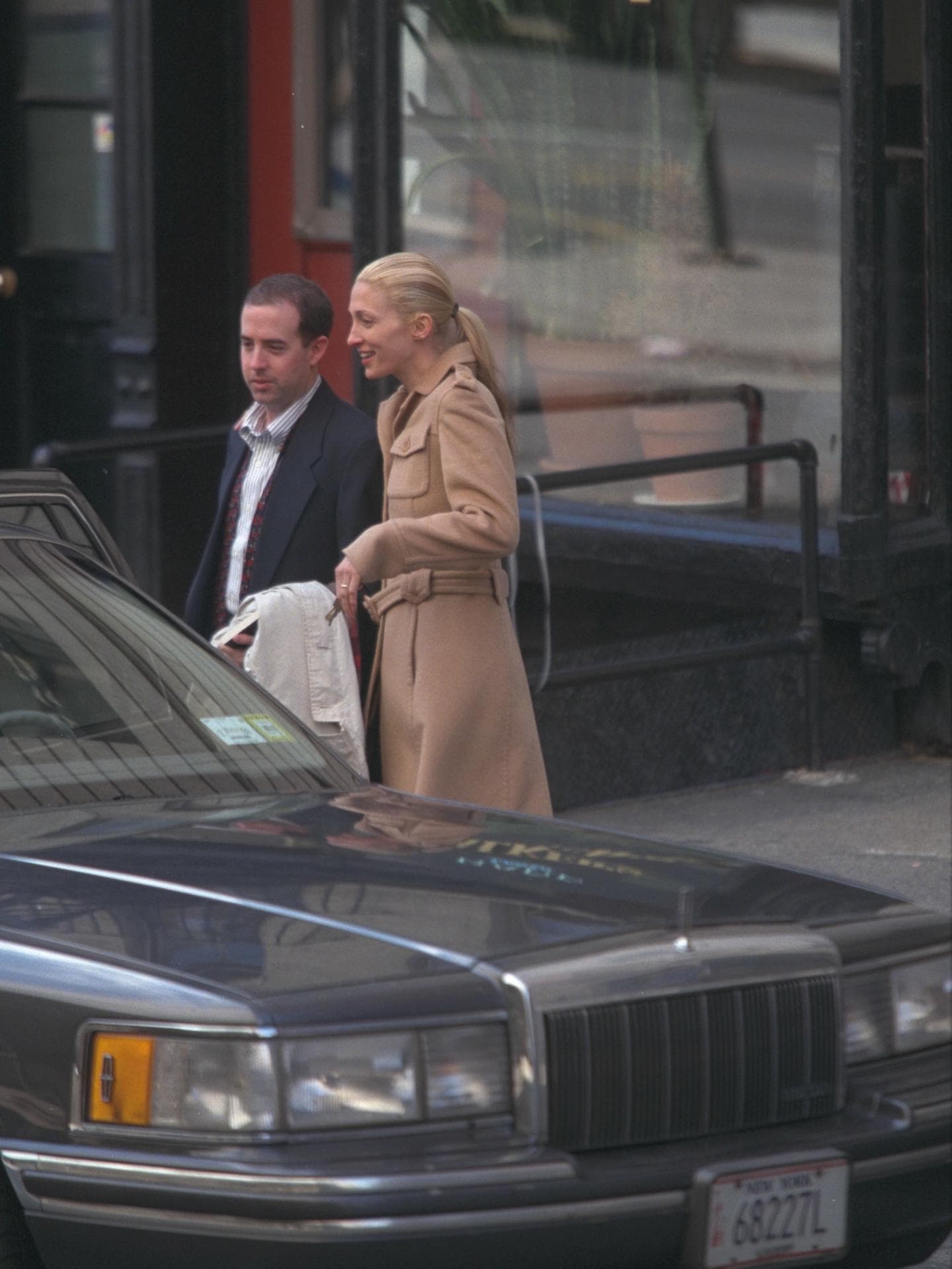 Carolyn Bessette-Kennedy: 9 Teile der Ikone im 90s New York-Stil zum Nachstylen Carolyn Bessette-Kennedy: 9 Teile der Ikone im 90s New York-Stil zum Nachstylen