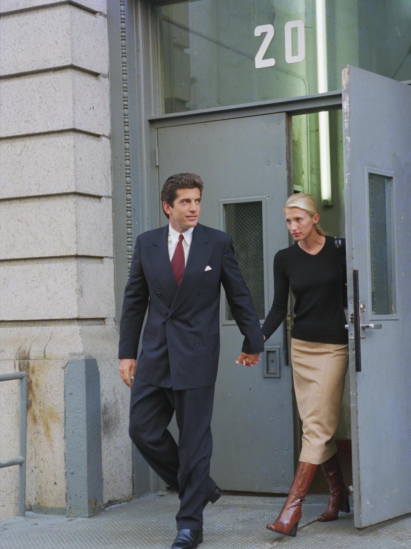 Carolyn Bessette-Kennedy: 9 Teile der Ikone im 90s New York-Stil zum Nachstylen Carolyn Bessette-Kennedy: 9 Teile der Ikone im 90s New York-Stil zum Nachstylen