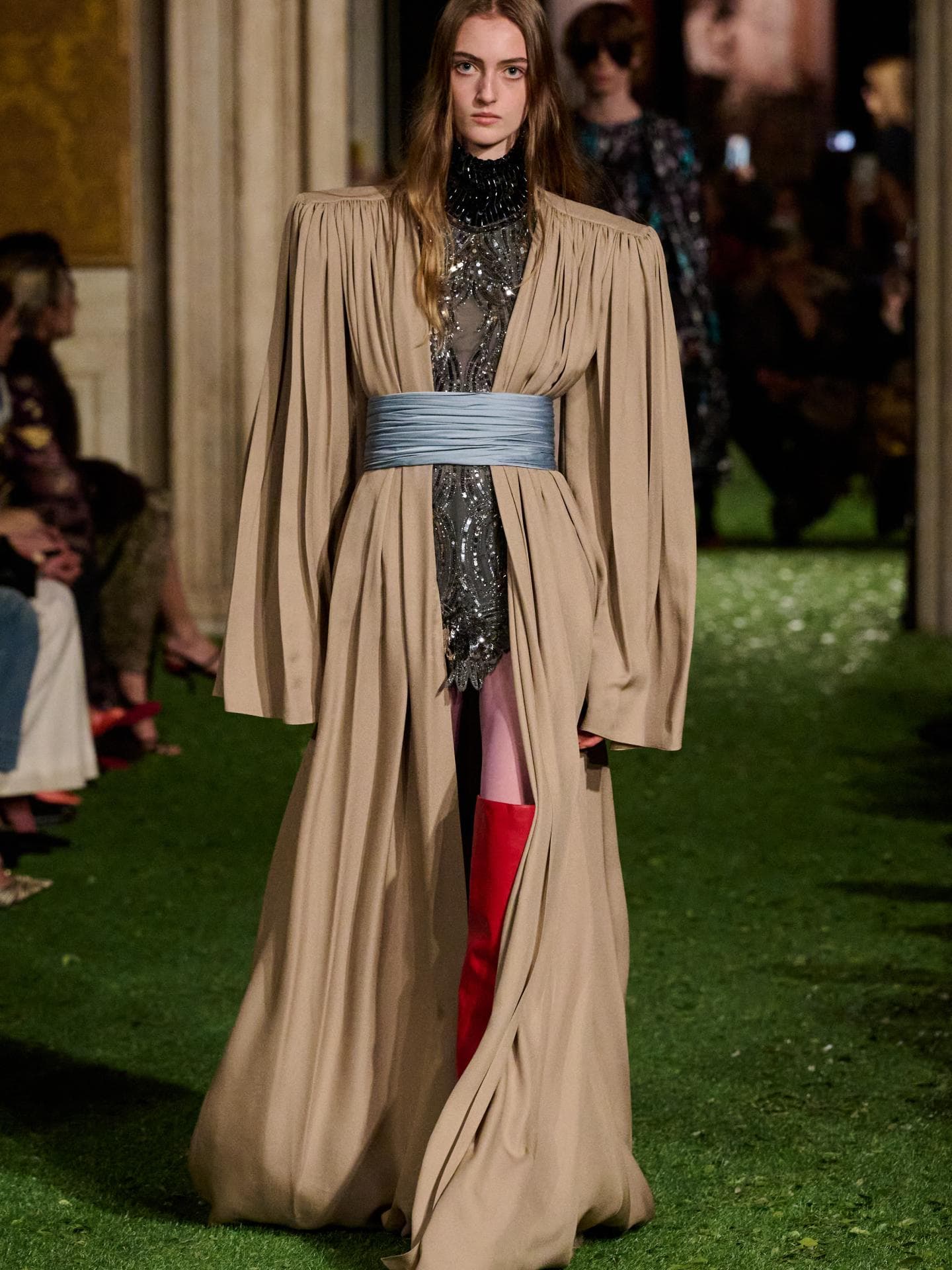 Laut Valentino: Das ist das wichtigste Mode-Detail 2026 für Jacken, Kleider und Co. Laut Valentino: Das ist das wichtigste Mode-Detail 2026 für Jacken, Kleider und Co.