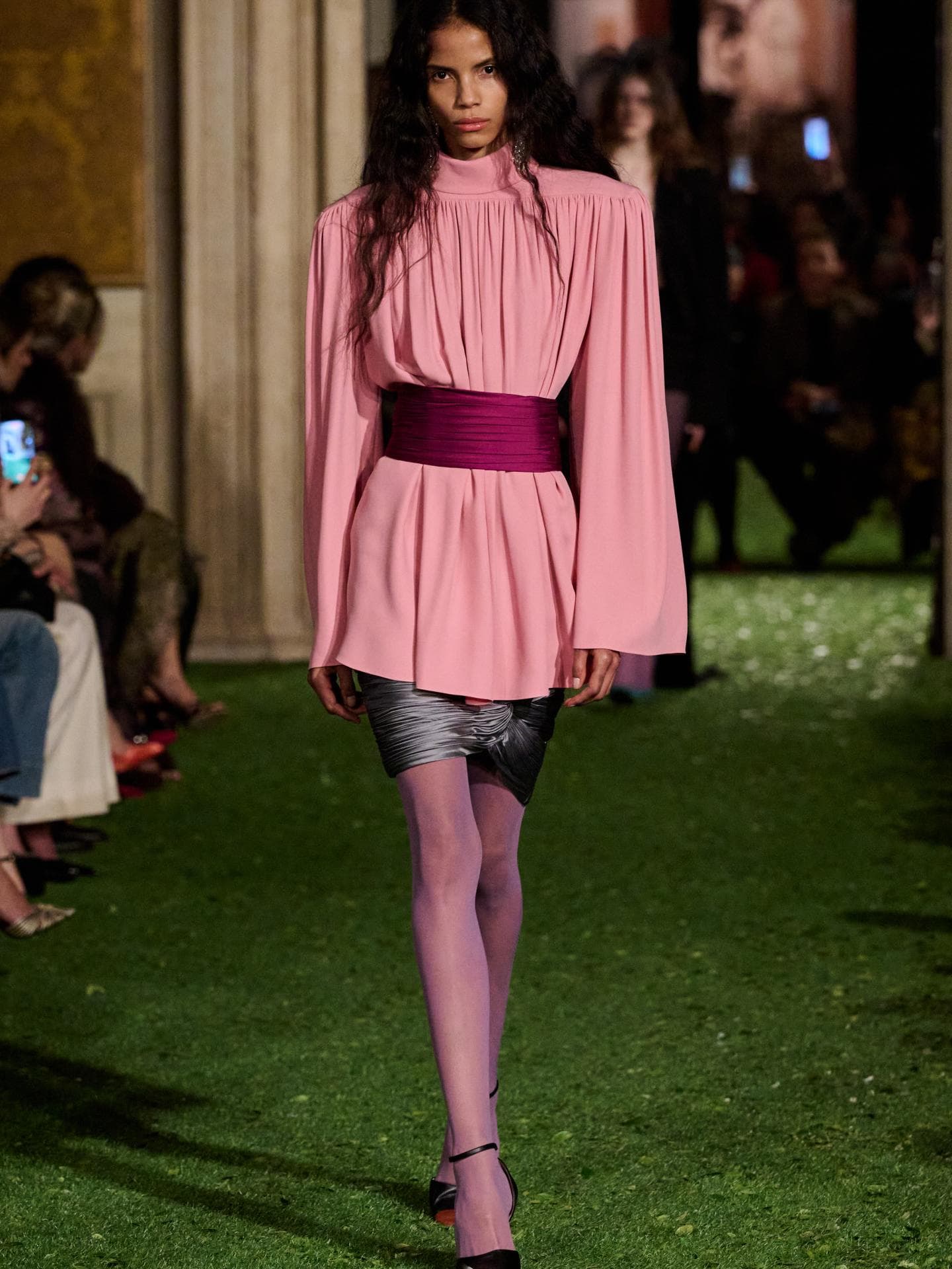 Laut Valentino: Das ist das wichtigste Mode-Detail 2026 für Jacken, Kleider und Co. Laut Valentino: Das ist das wichtigste Mode-Detail 2026 für Jacken, Kleider und Co.