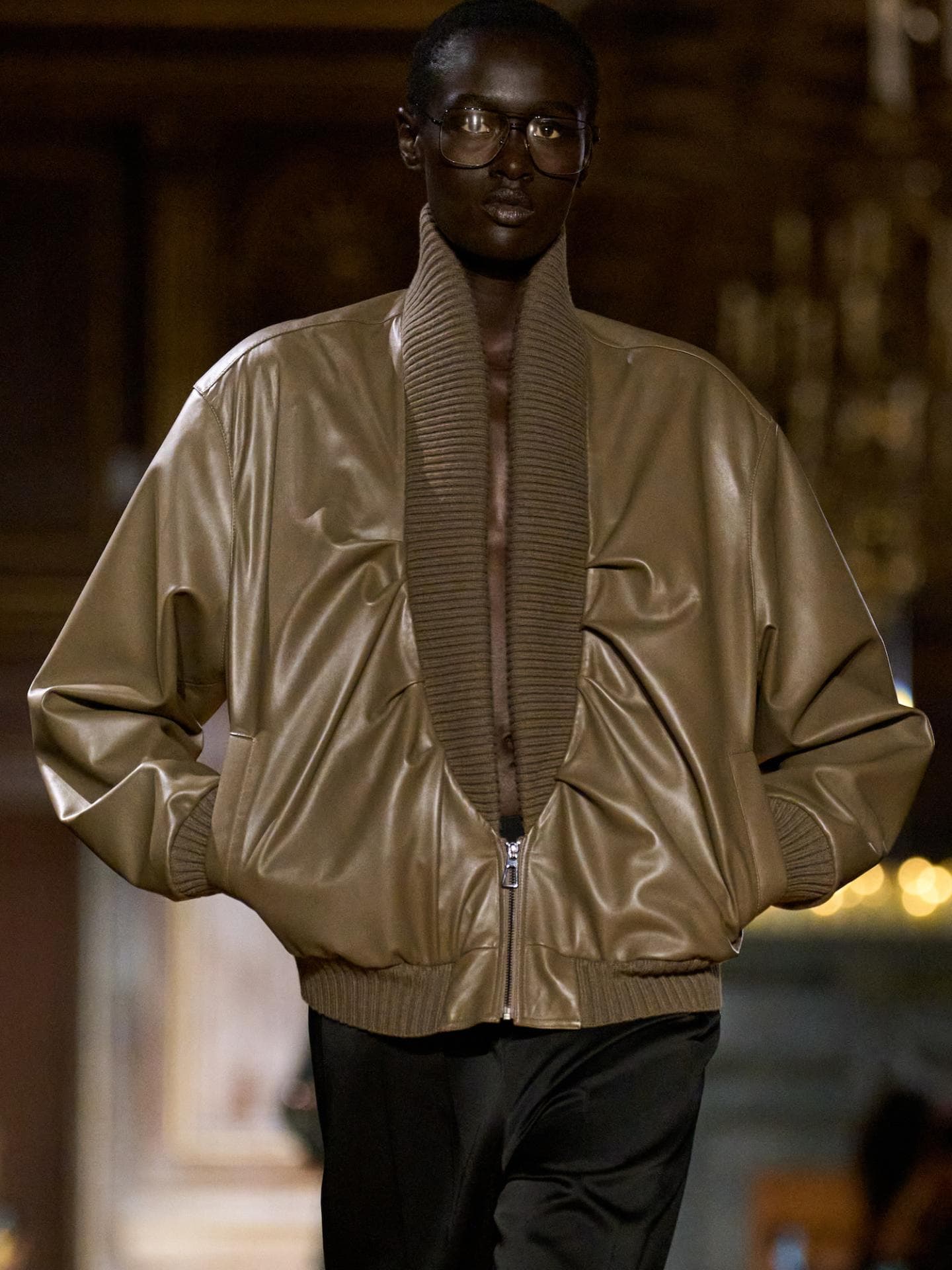 Victoria Beckham: Kragen im Fokus Victoria Beckham: Kragen im Fokus