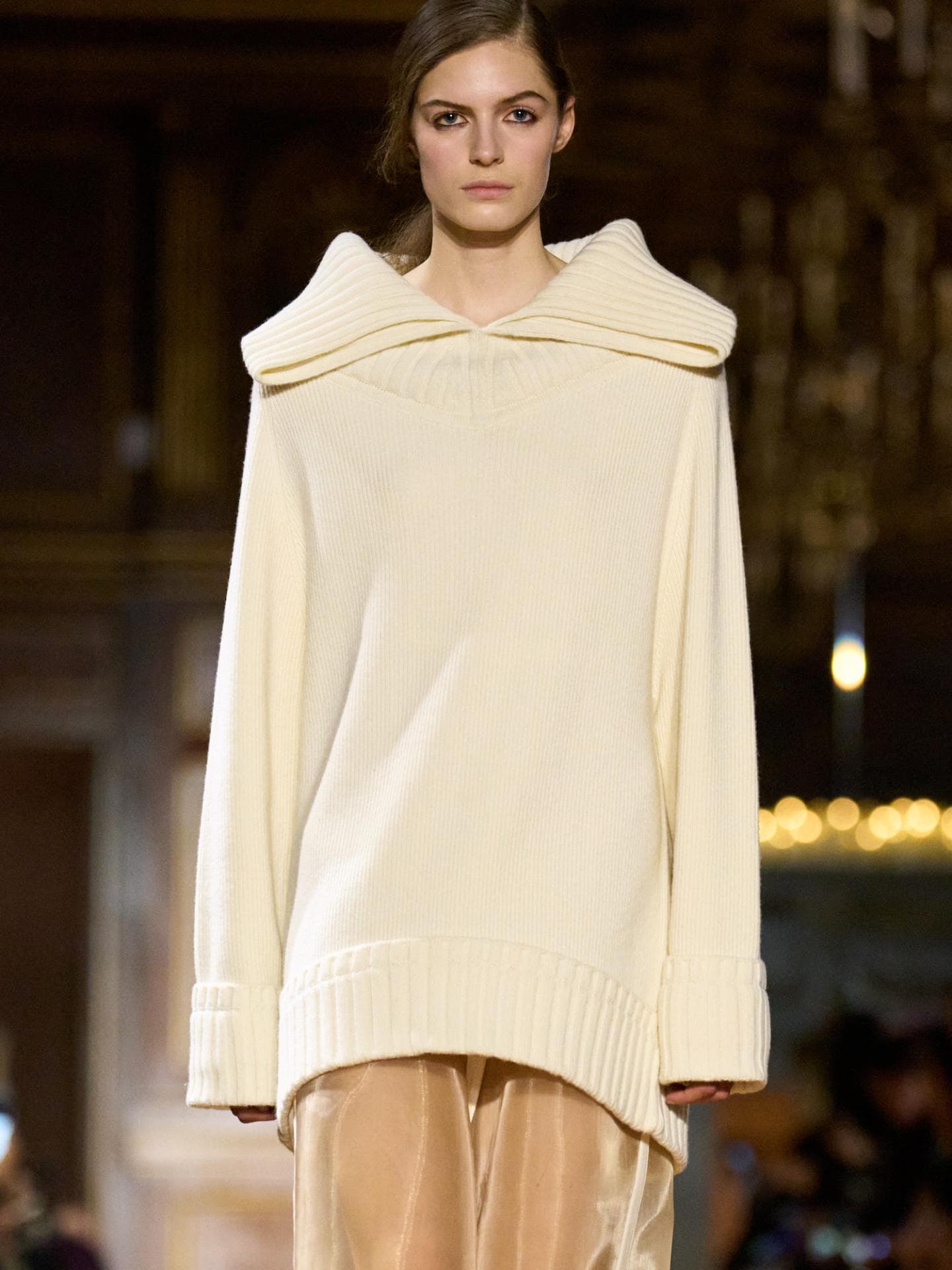 Victoria Beckham: Kragen im Fokus Victoria Beckham: Kragen im Fokus