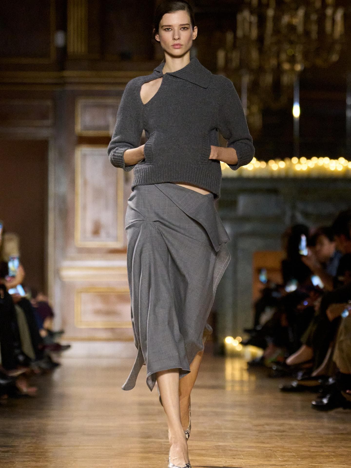 Victoria Beckham: Von Neutrals zu Jewel Tones Victoria Beckham: Von Neutrals zu Jewel Tones