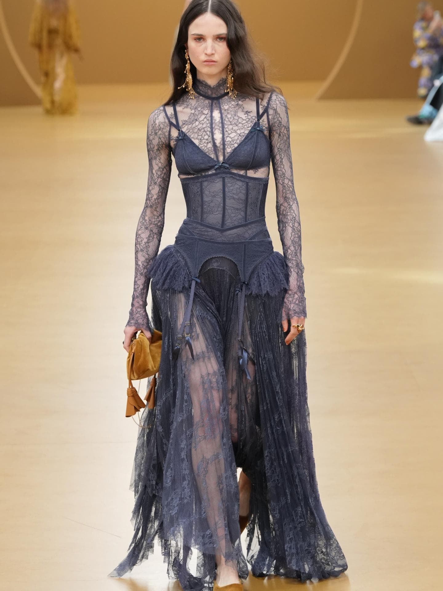 So stylt ihr den neuen Lingerie-Look wie ein Profi So stylt ihr den neuen Lingerie-Look wie ein Profi