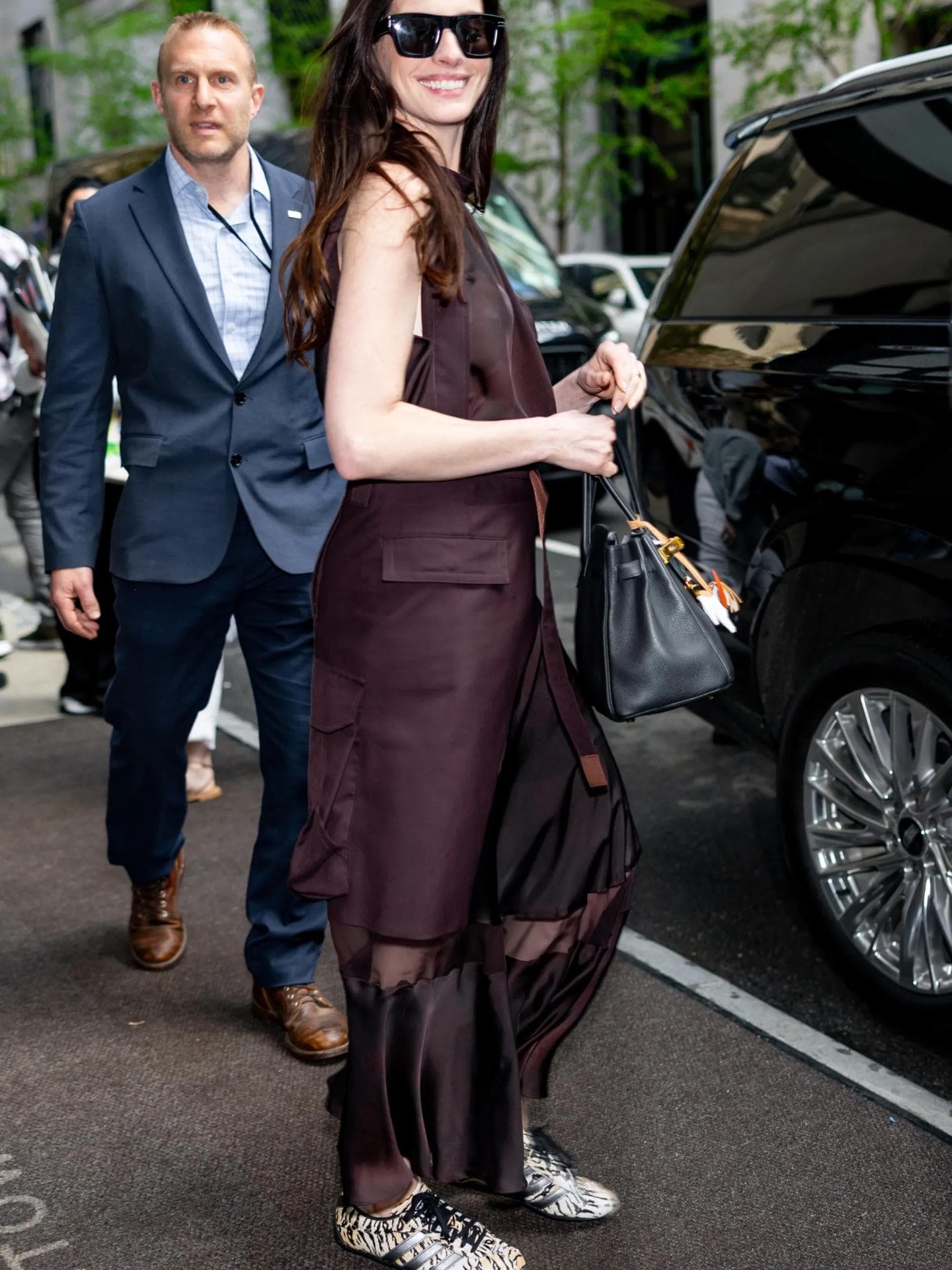 Anne Hathaway trägt den coolsten Adidas-Sneaker 2026 – und wir brauchen ihn sofort Anne Hathaway trägt den coolsten Adidas-Sneaker 2026 – und wir brauchen ihn sofort