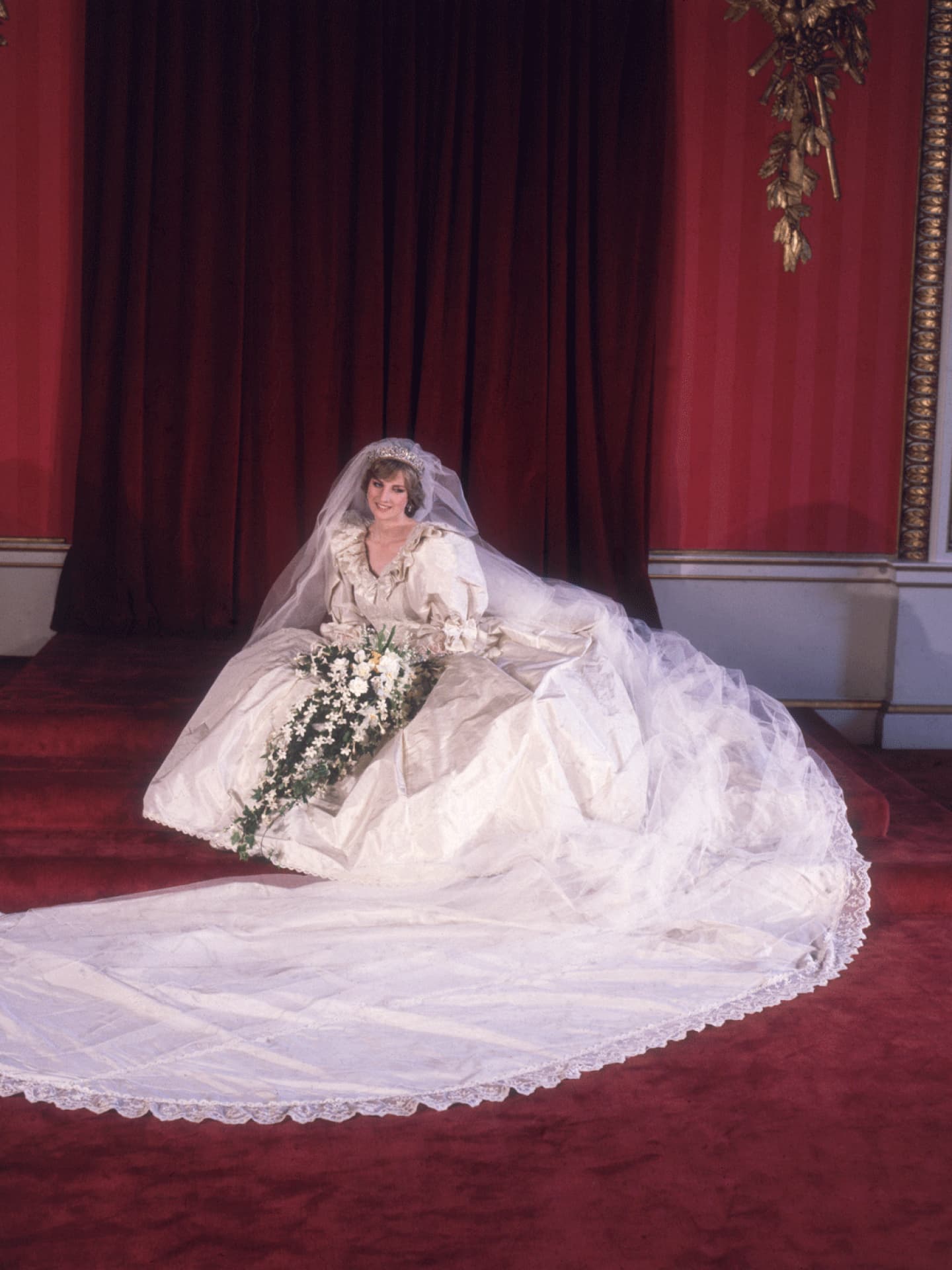 Die schönsten Looks von Prinzessin Lady Di im Brautkleid