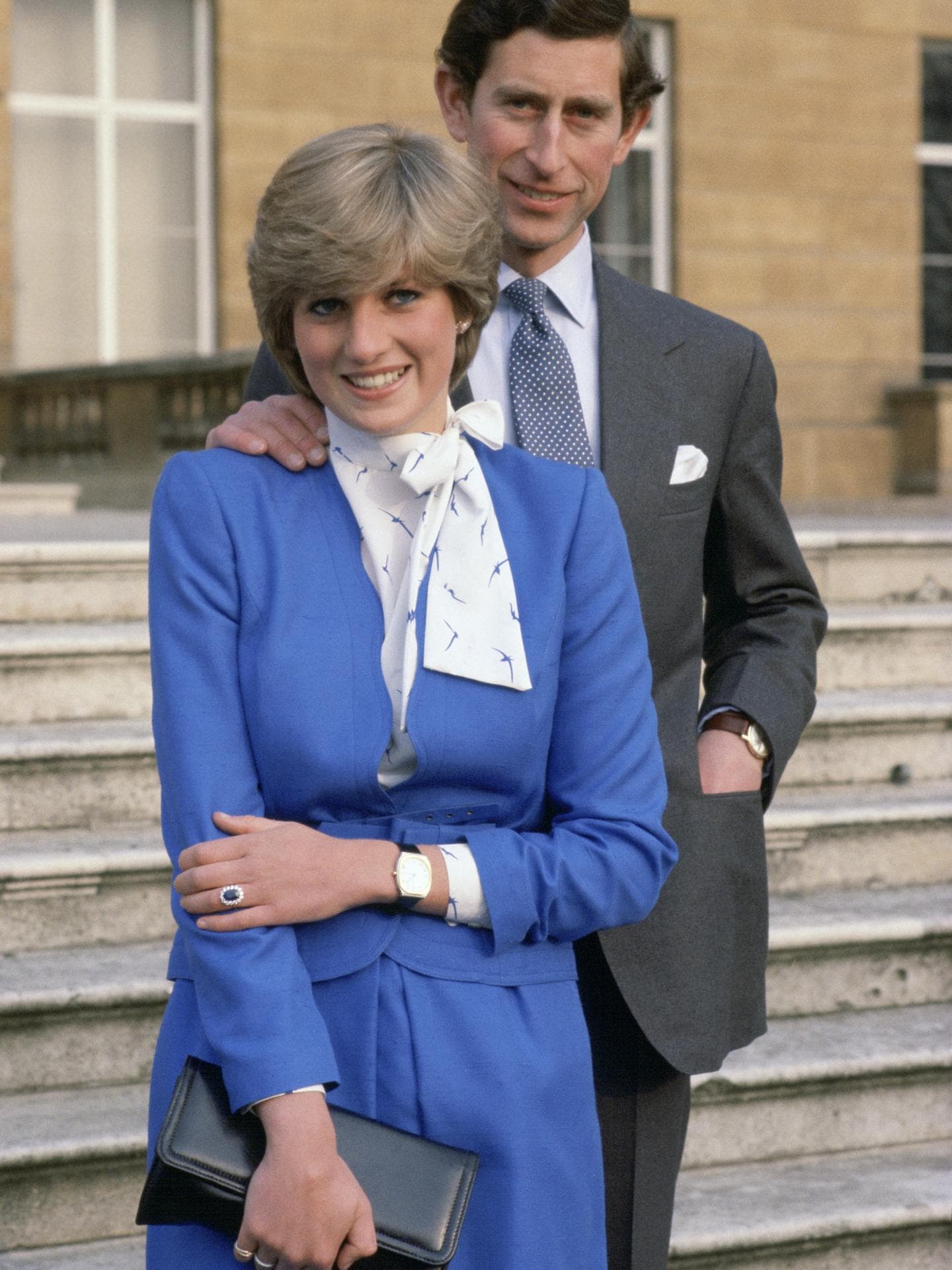 Die schönsten Looks von Prinzessin Prinzessin Diana und König Charles posieren