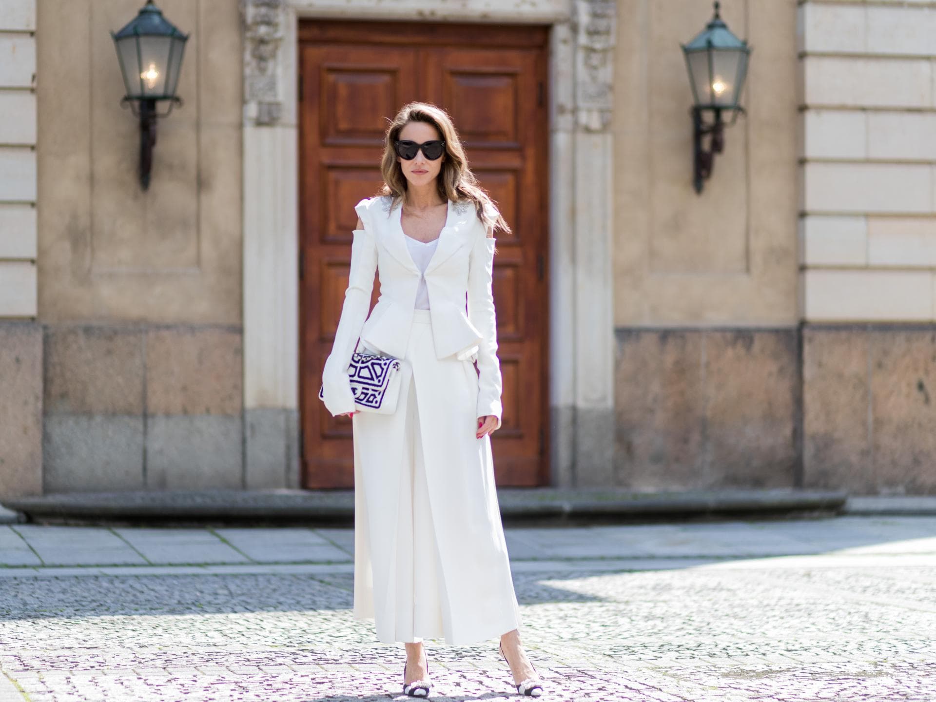 Culottes: So tragen wir die klassischen Hosen jetzt Frau trägt Culotte