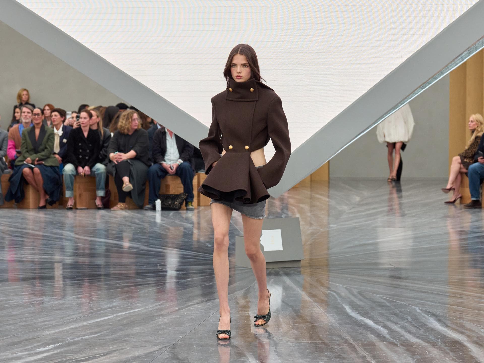 Jonathan Andersons Dior-Debüt: Der Schuh-Trend für Frühling/Sommer 2025 Jonathan Andersons Dior-Debüt: Der Schuh-Trend für Frühling/Sommer 2025