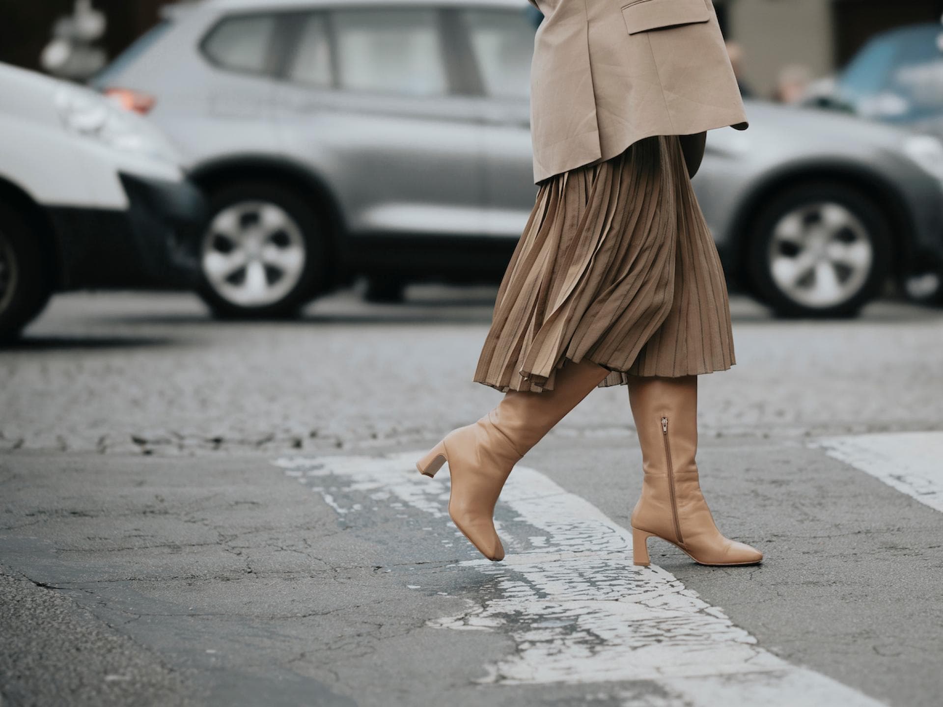 Beigefarbene Stiefel Beigefarbene Stiefel