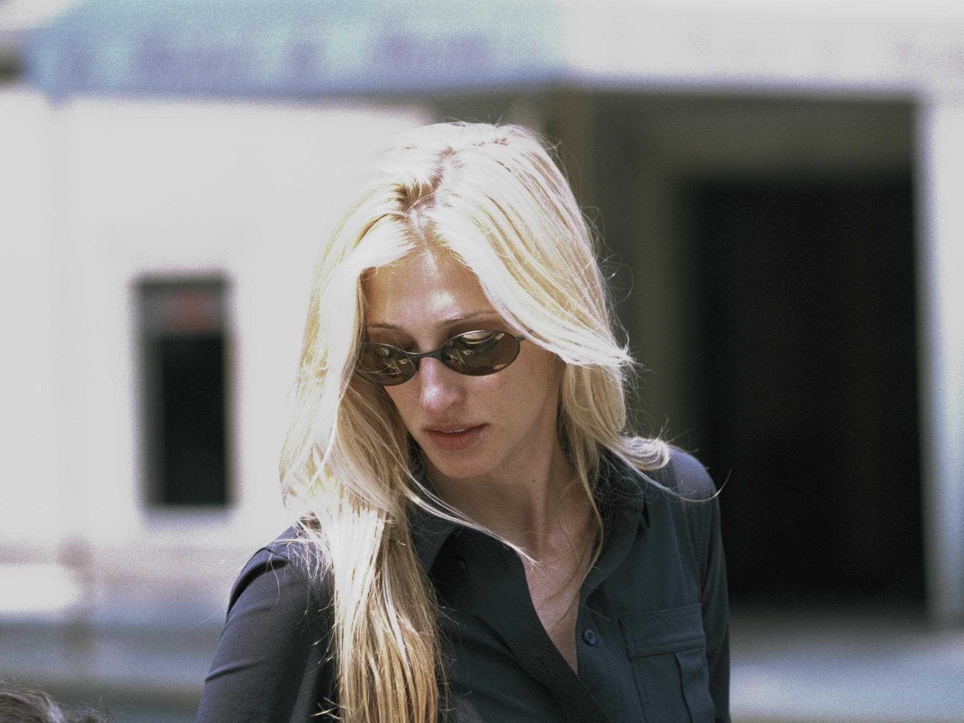 3 schmale Sonnenbrillen, die im Frühling 2026 richtig schick sind 3 schmale Sonnenbrillen, die im Frühling 2026 richtig schick sind